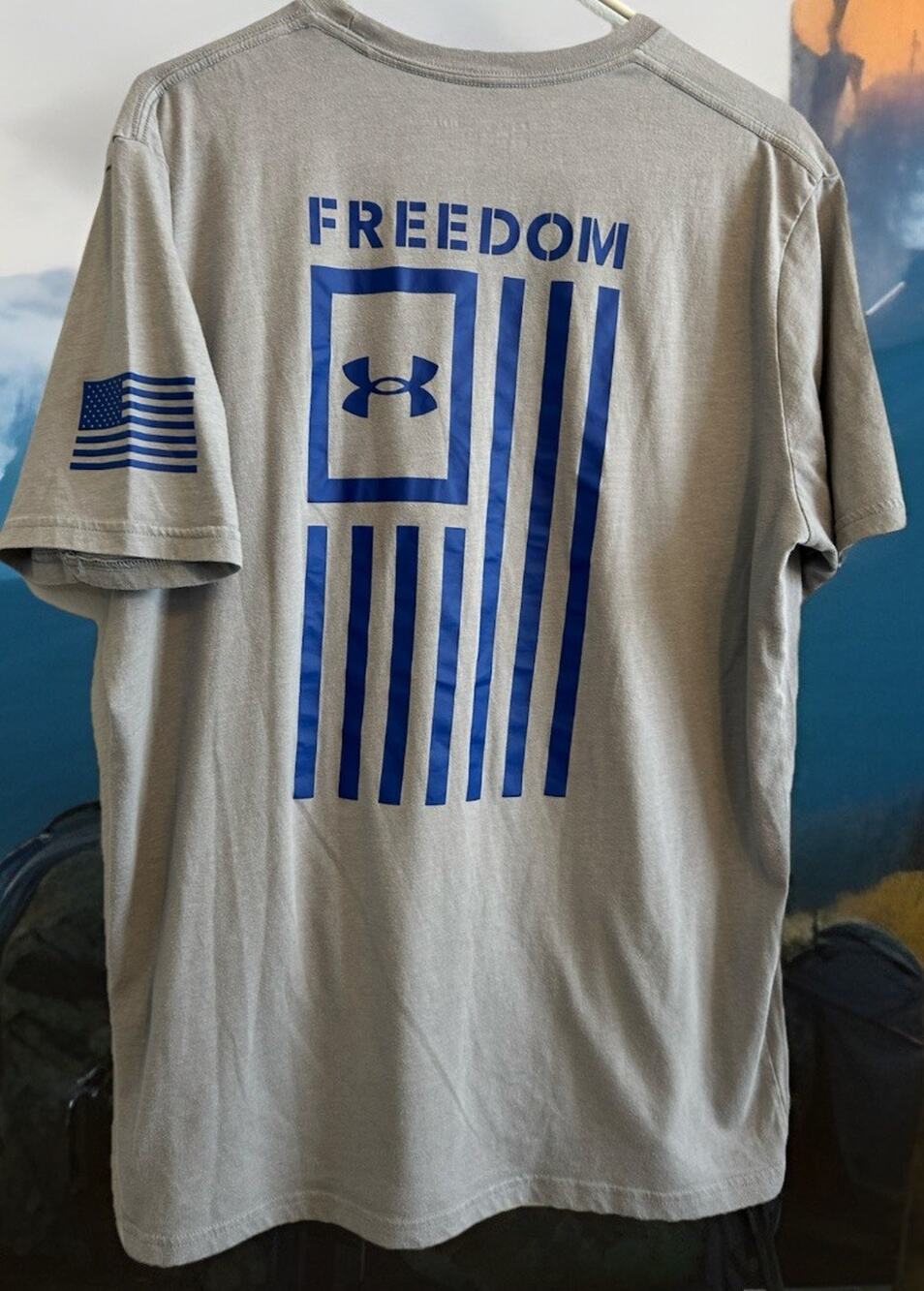 Men's UA Freedom Flag T-Shirt L Short Sleeve Tee Gray Heather USA America Comfy
